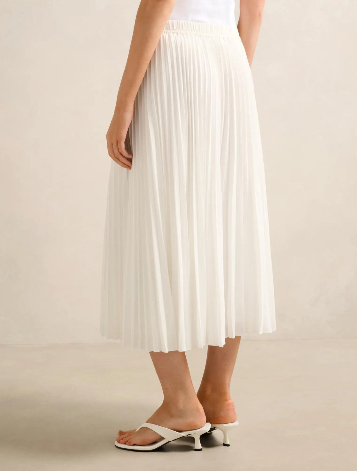 Hailee Pleated Skirt Porcelain
