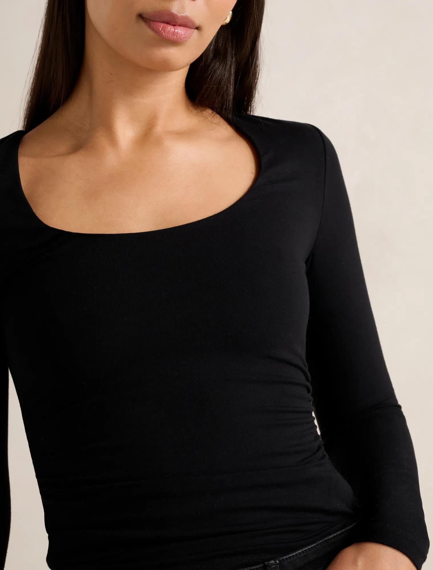 Jacqui Scoop Long Sleeve Black