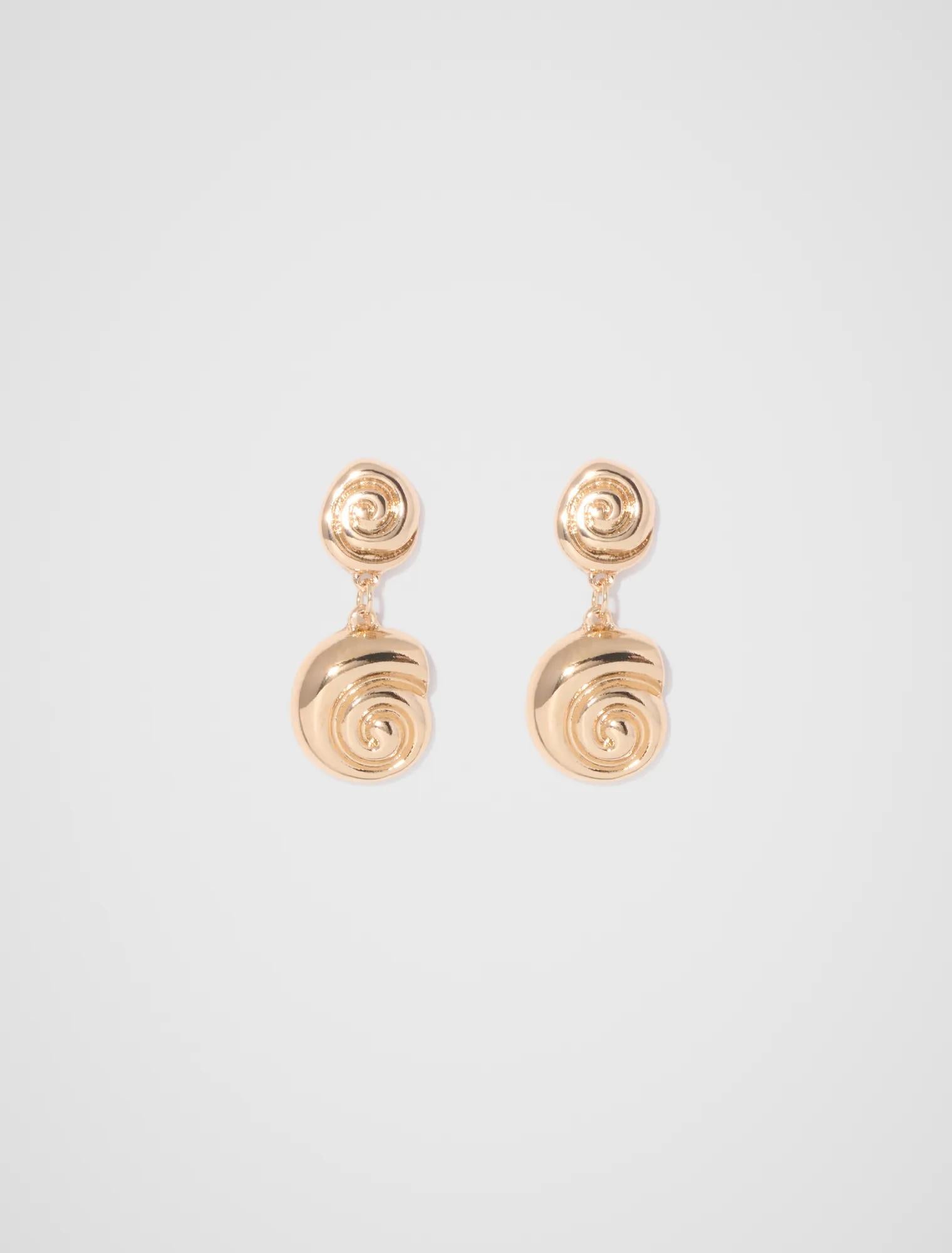 Shelby Curve Shell Earring Gold_mannequin