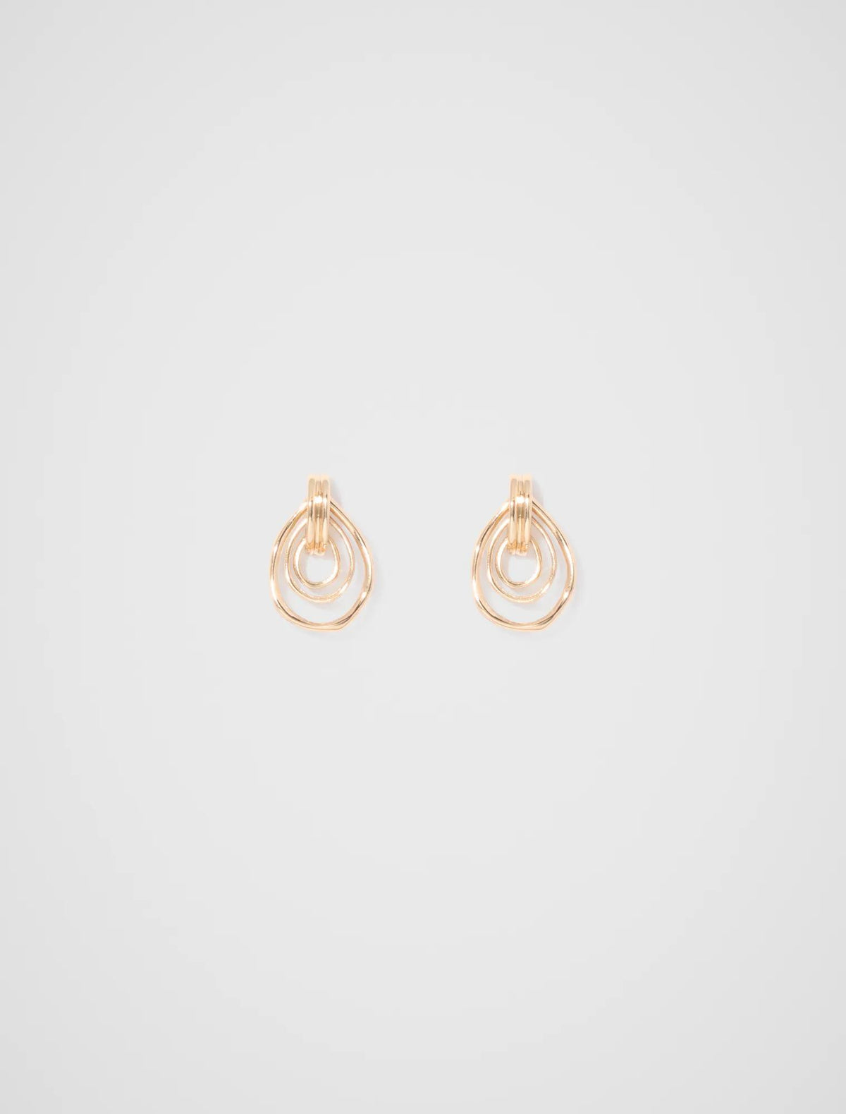Olivia Organic Loop Earring Gold_mannequin