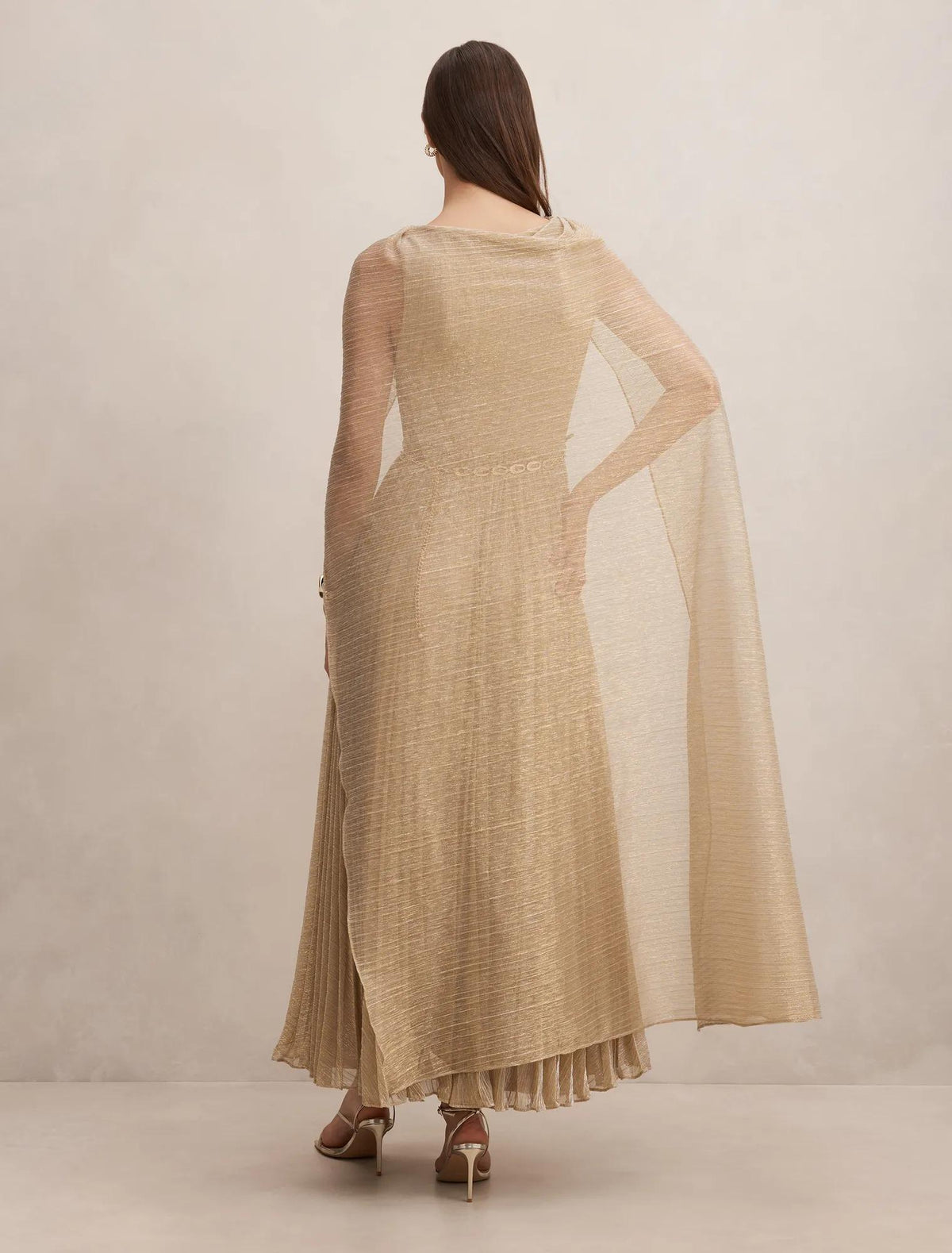 Agnes Cape Plisse Maxi Soft Gold