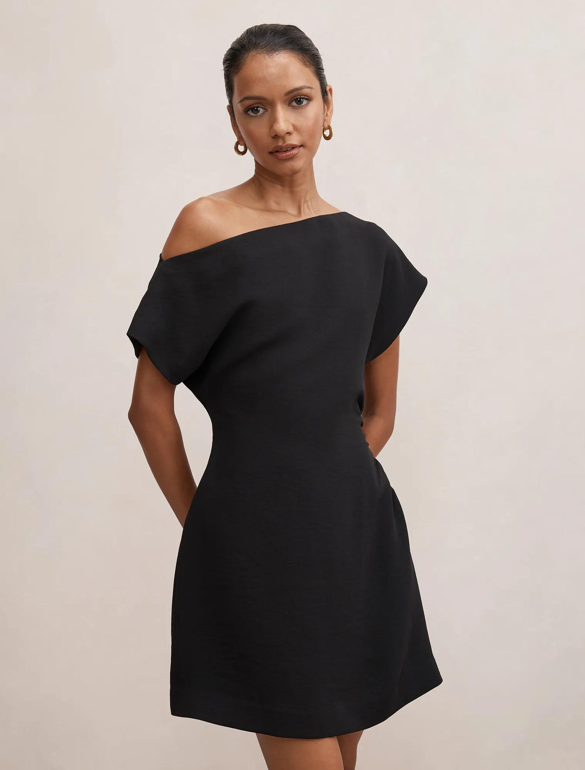 black asymmetrical dress mini Danielle Petite – Ever New Motel rocks Cores:Off White Wholesale 2021 Elegant V-neck Low Back and elastane