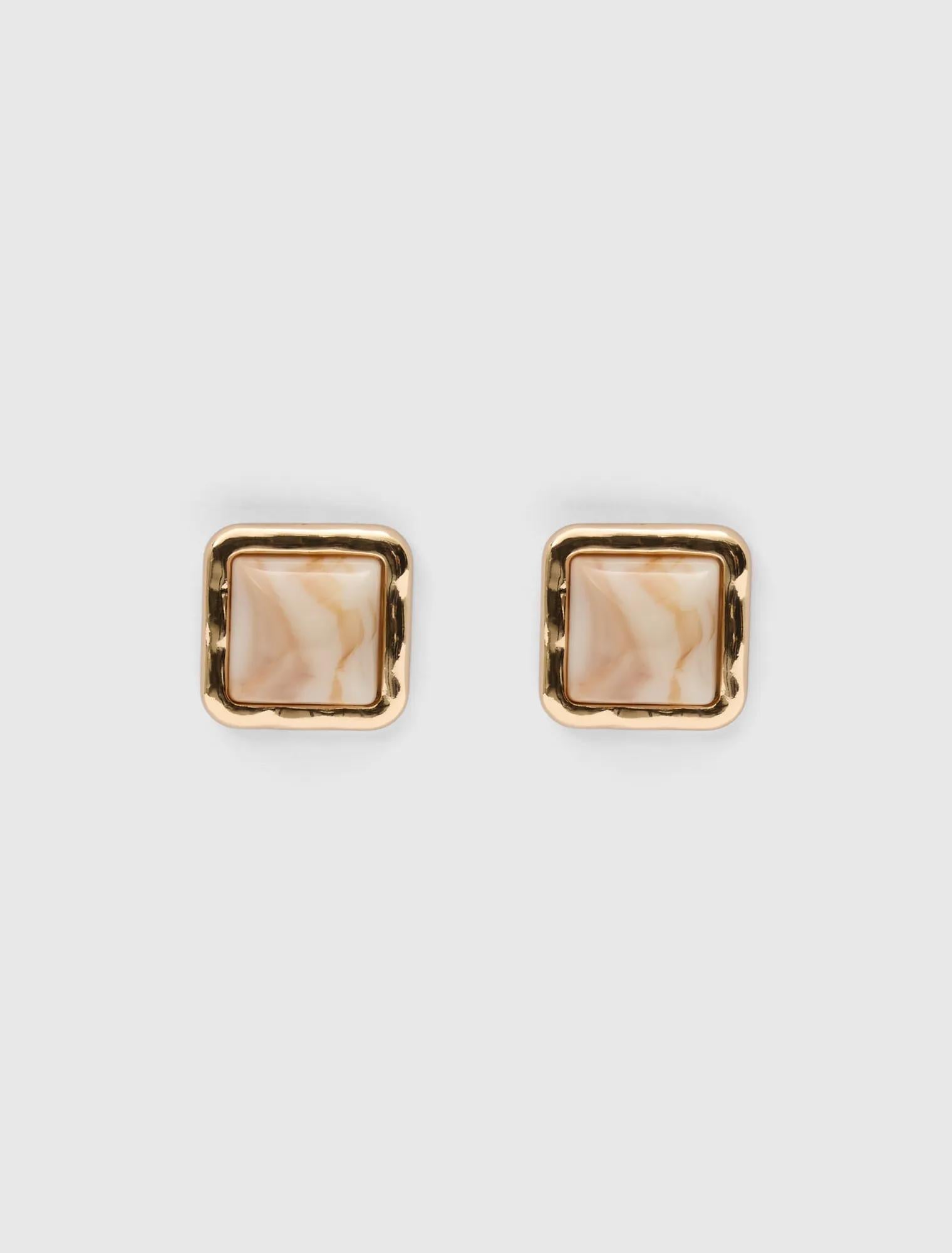 Signature Suki Square Stud Ivory/Gold_mannequin