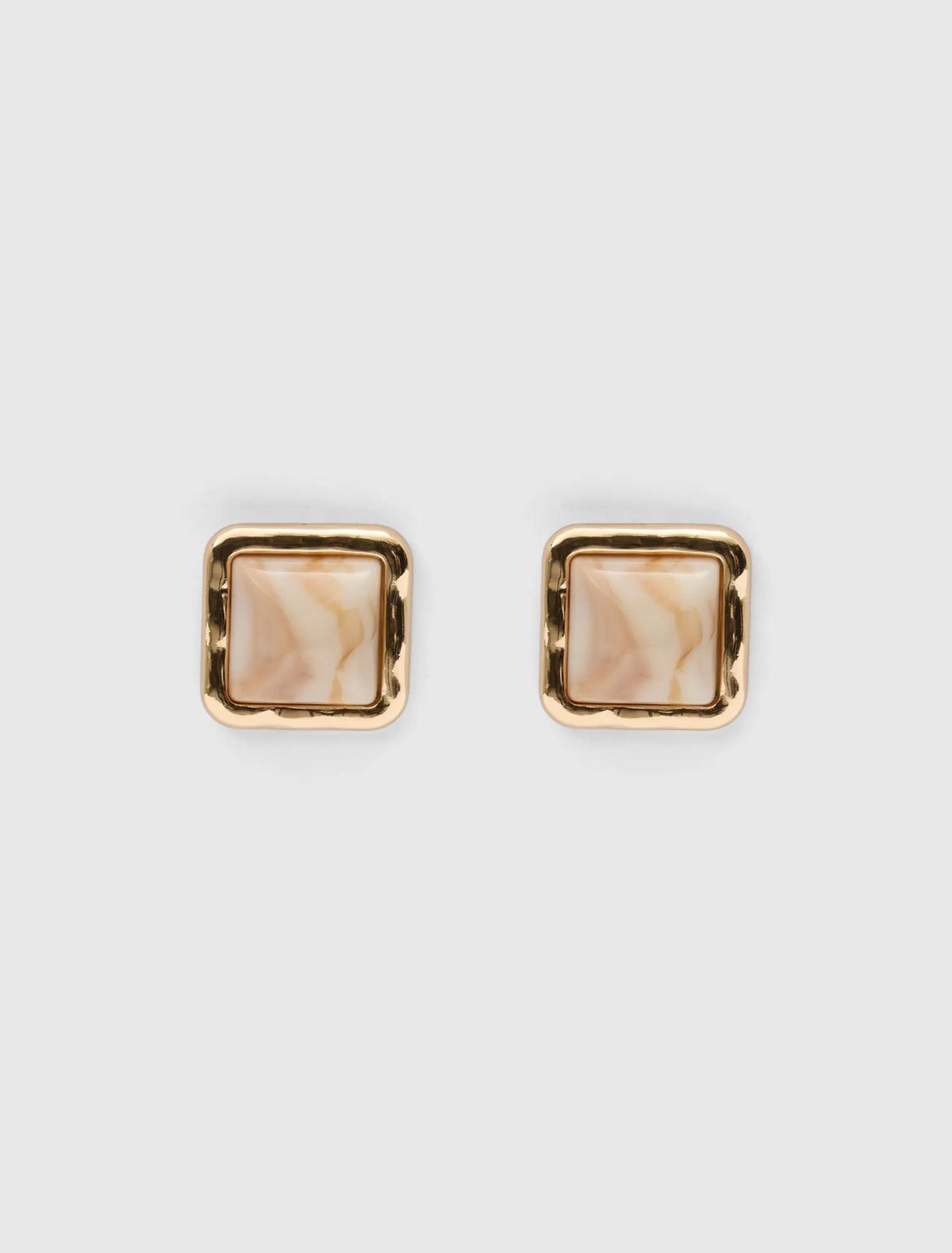 Signature Suki Square Stud Ivory/Gold_mannequin