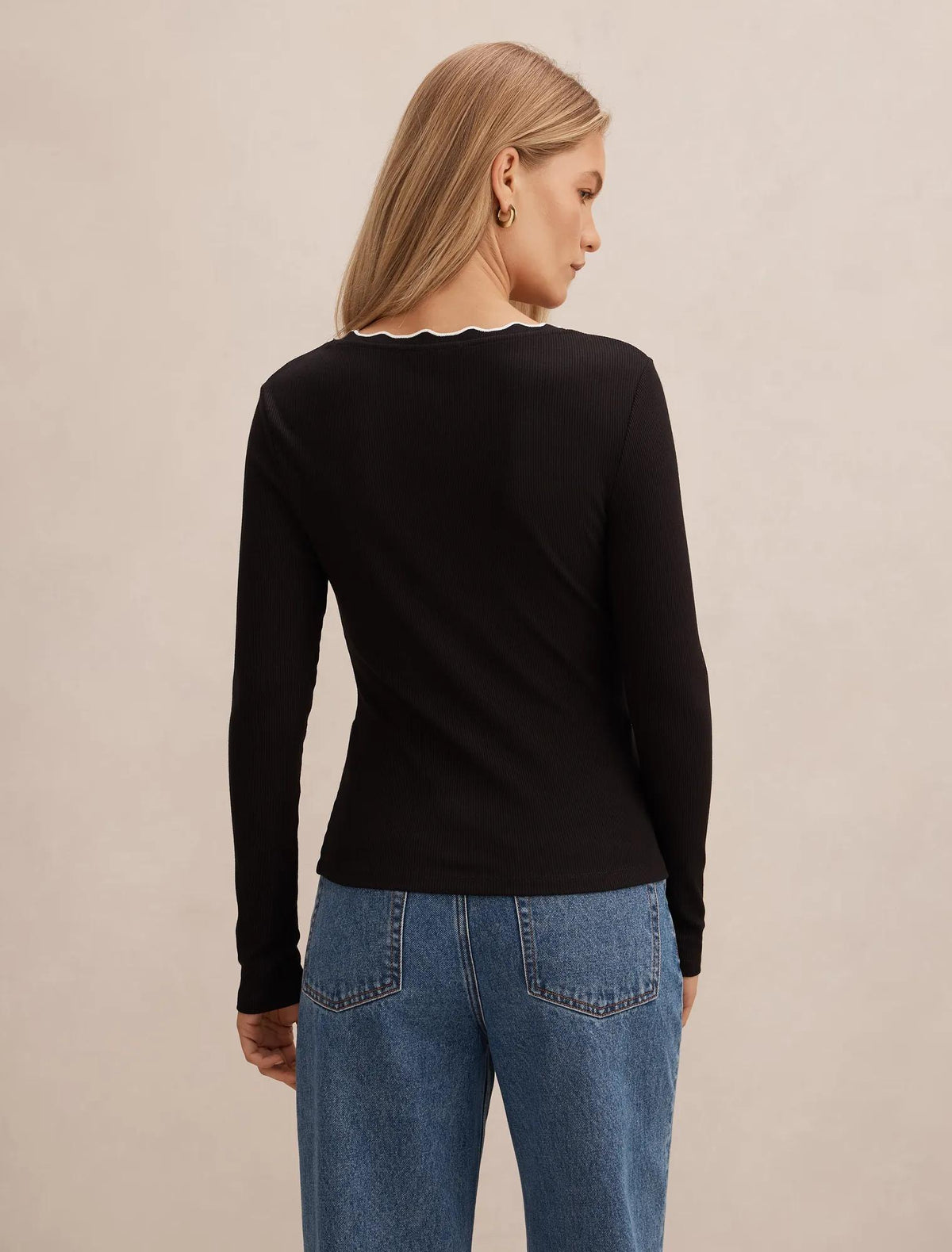 Rebecca Scallop Long Sleeve Black/ Porcelain