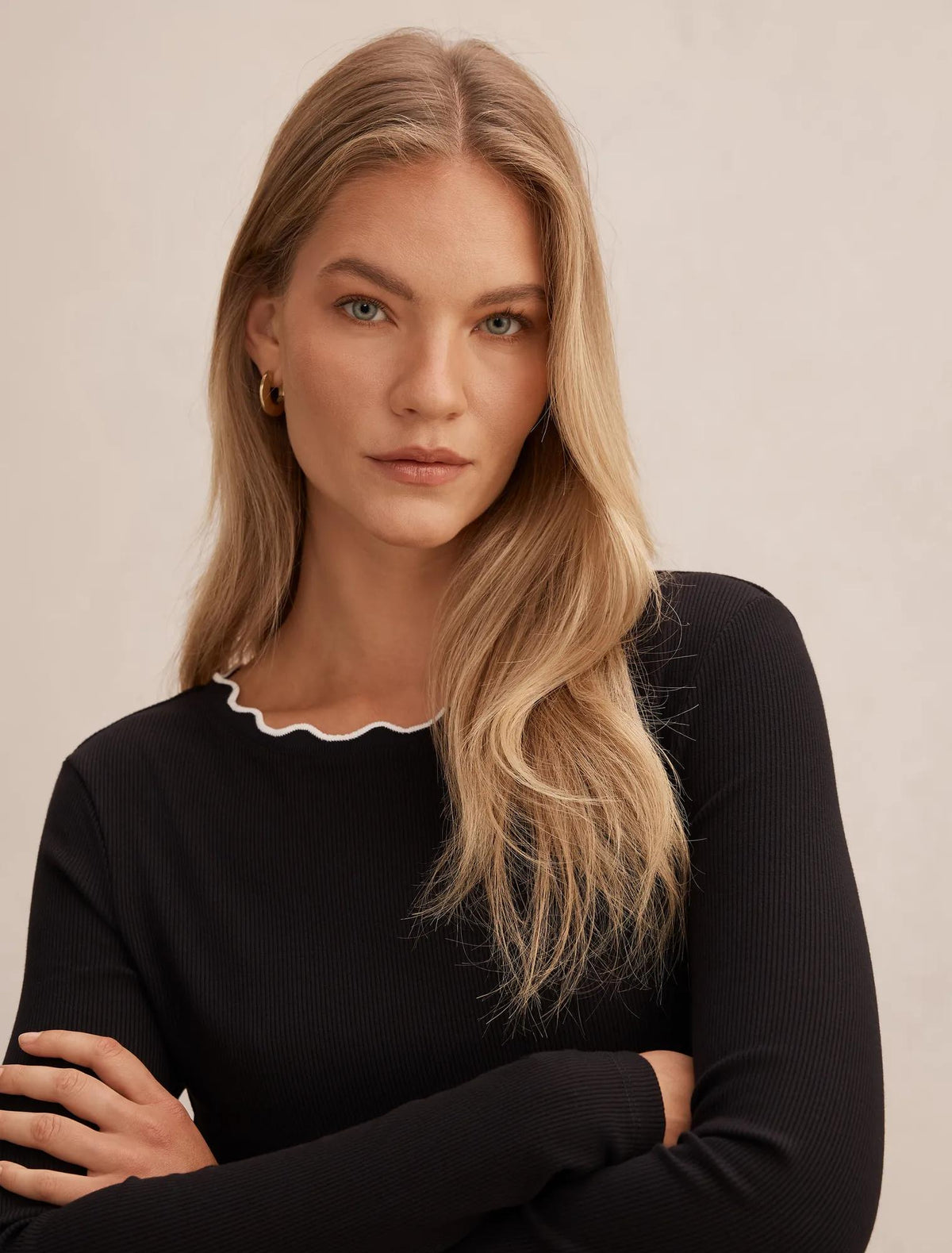 Rebecca Scallop Long Sleeve Black/ Porcelain