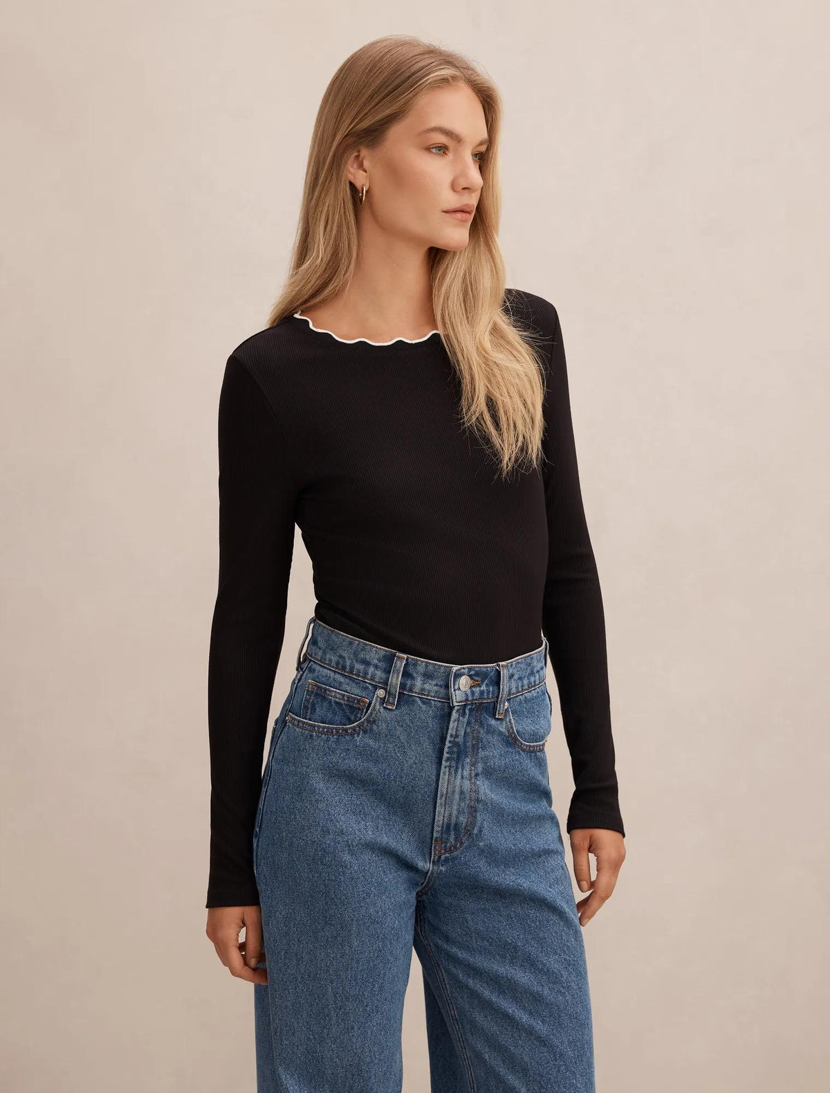 Rebecca Scallop Long Sleeve Black/ Porcelain