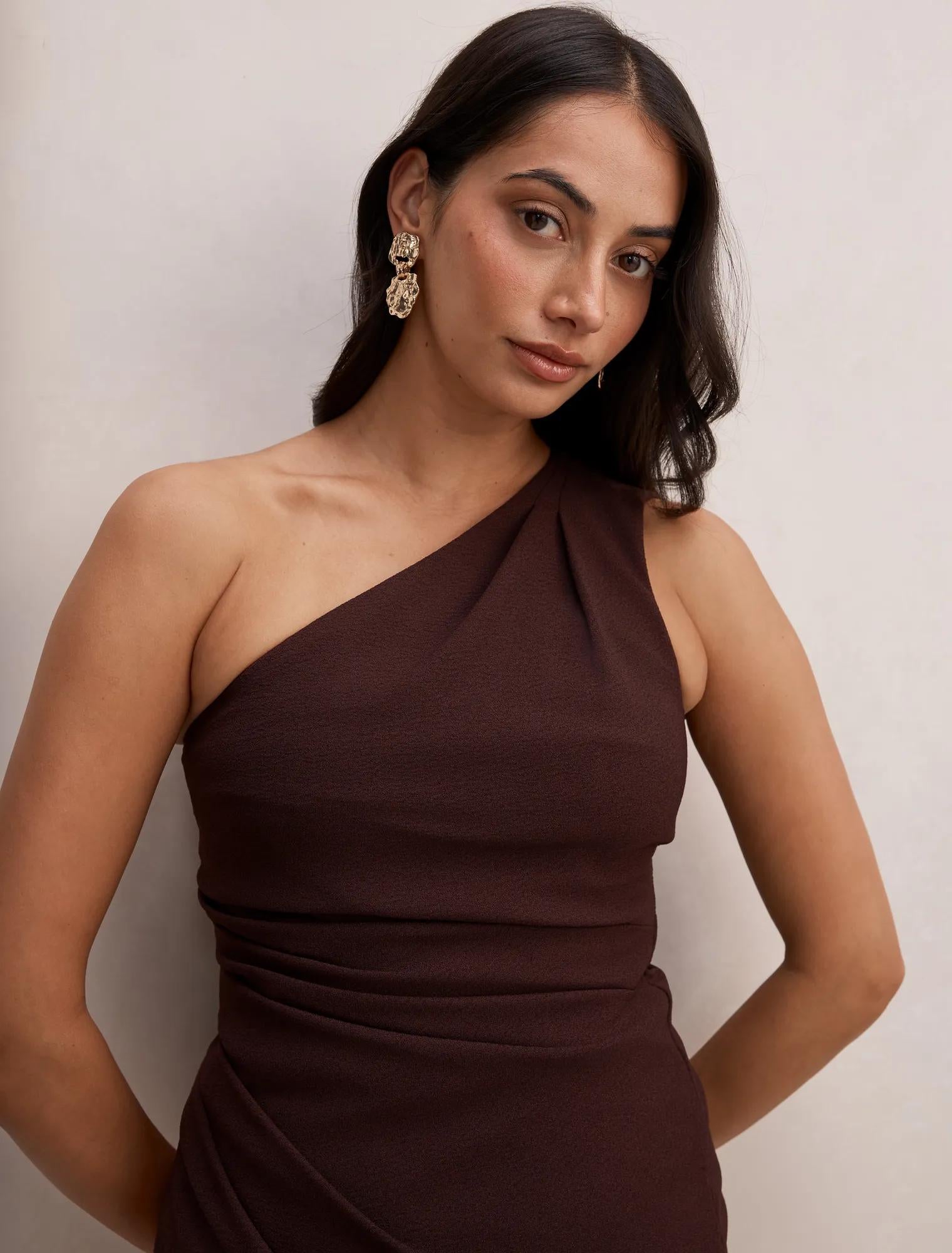 Yolanda One Shoulder Gown Deep Plum