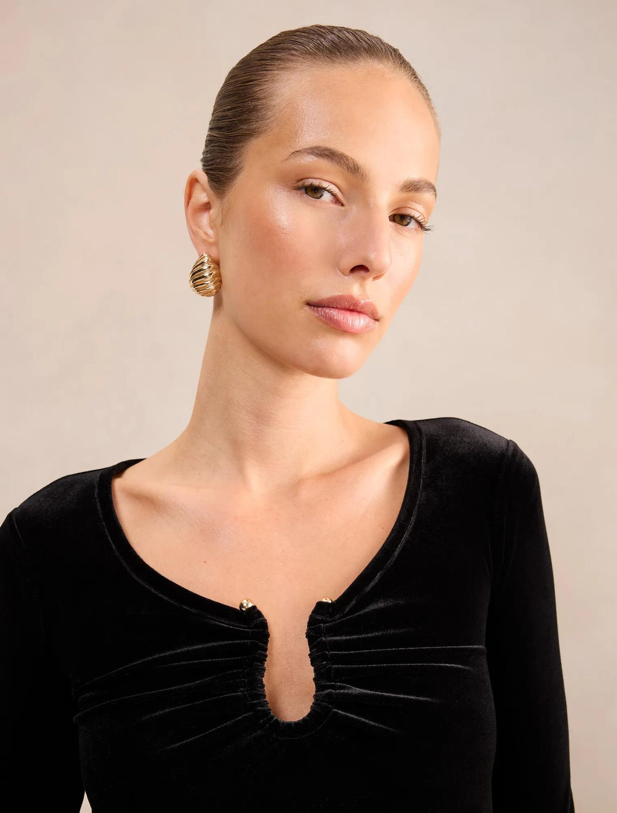 Audrey Velvet Hardware Long Sleeve Black