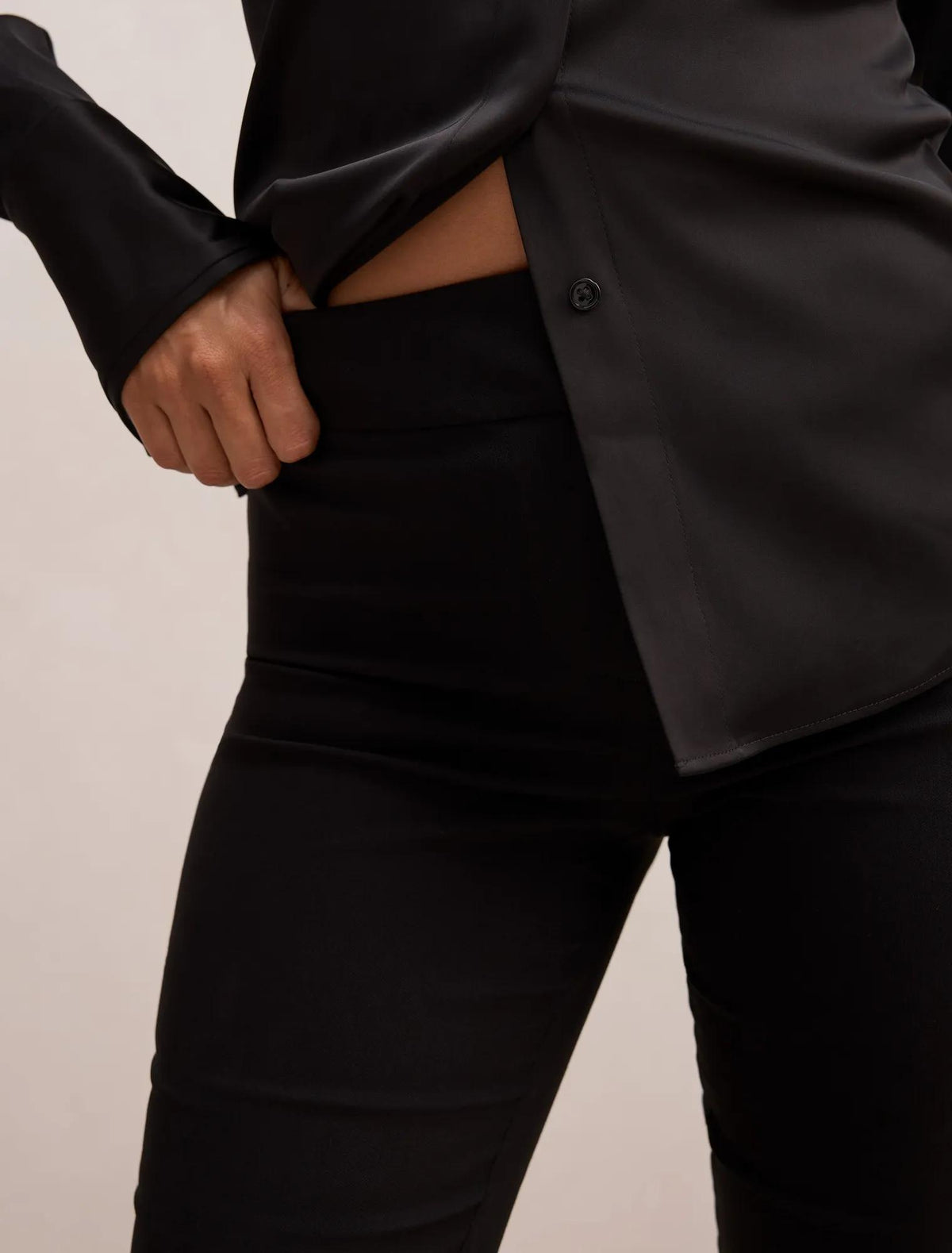 Alexis Flared Hem Capri Black