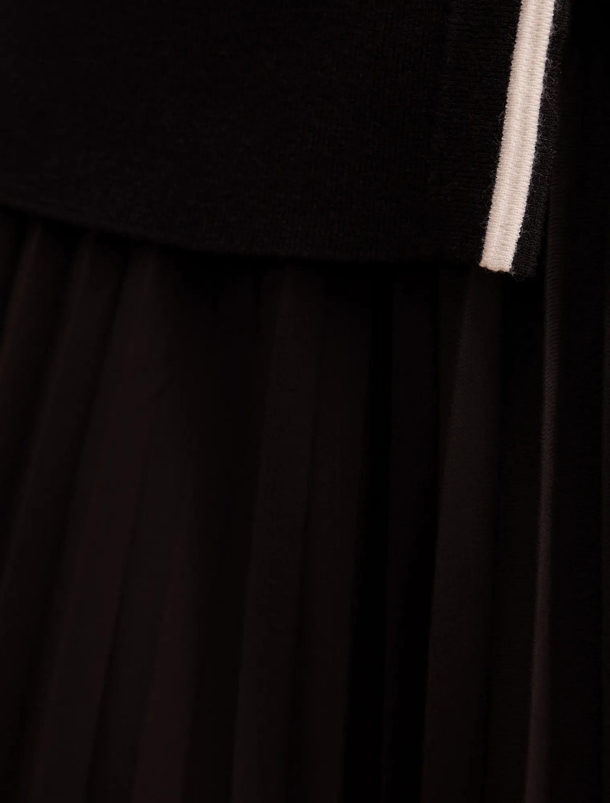 Delilah Petite Tipped Pleat Hem Midi Black / Cream
