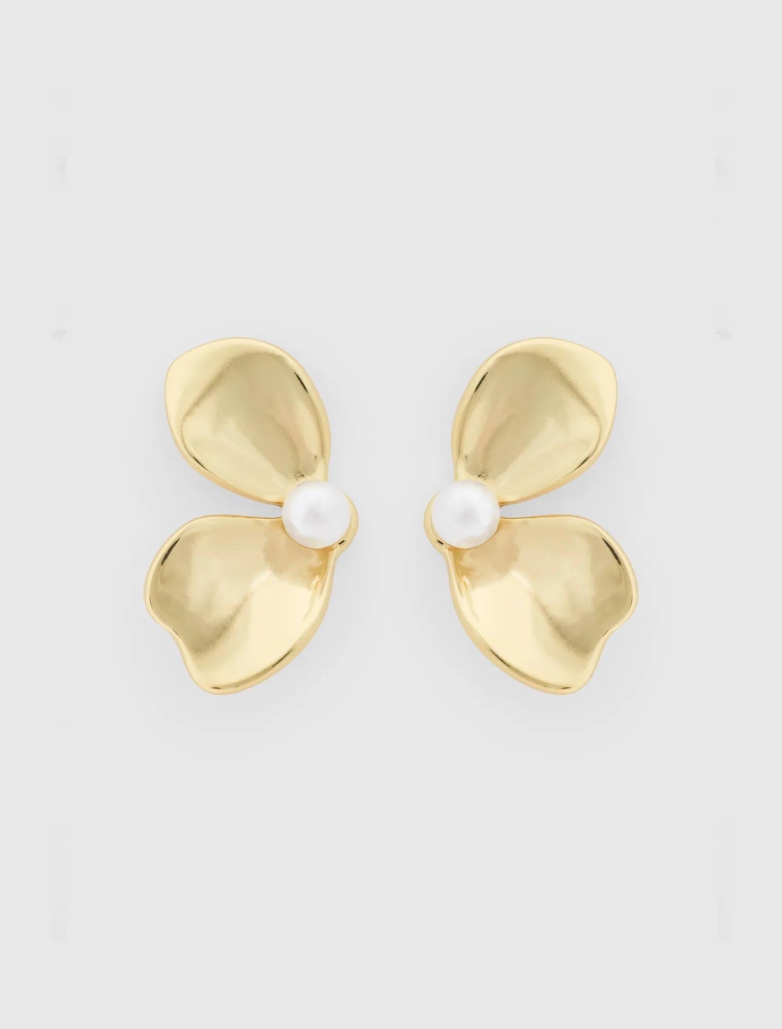Pearl Petal Earring Gold Plated