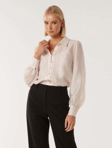 Hazel Pearl Button Pintuck Shirt Neutral_mannequin