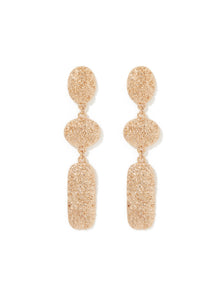 Signature Brielle Textured Earrings Gold_mannequin