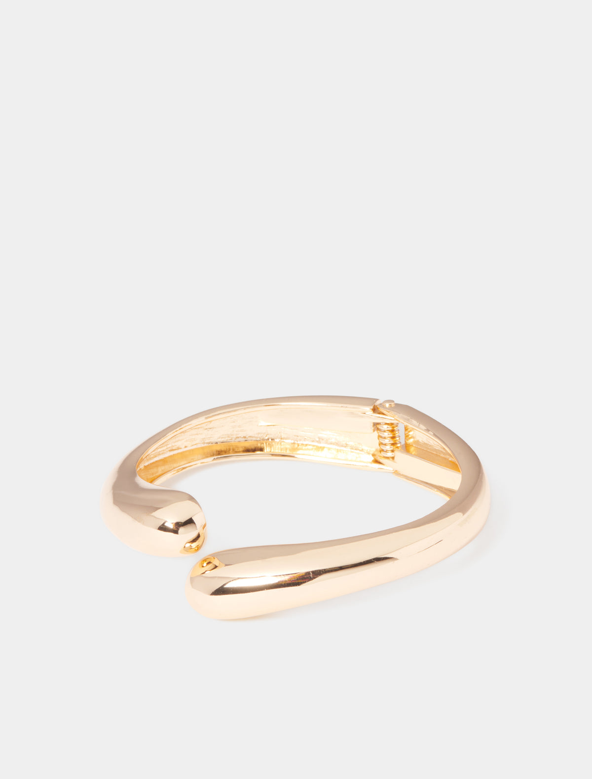 Signature Lola Waterproof Loop Bangle Gold_mannequin