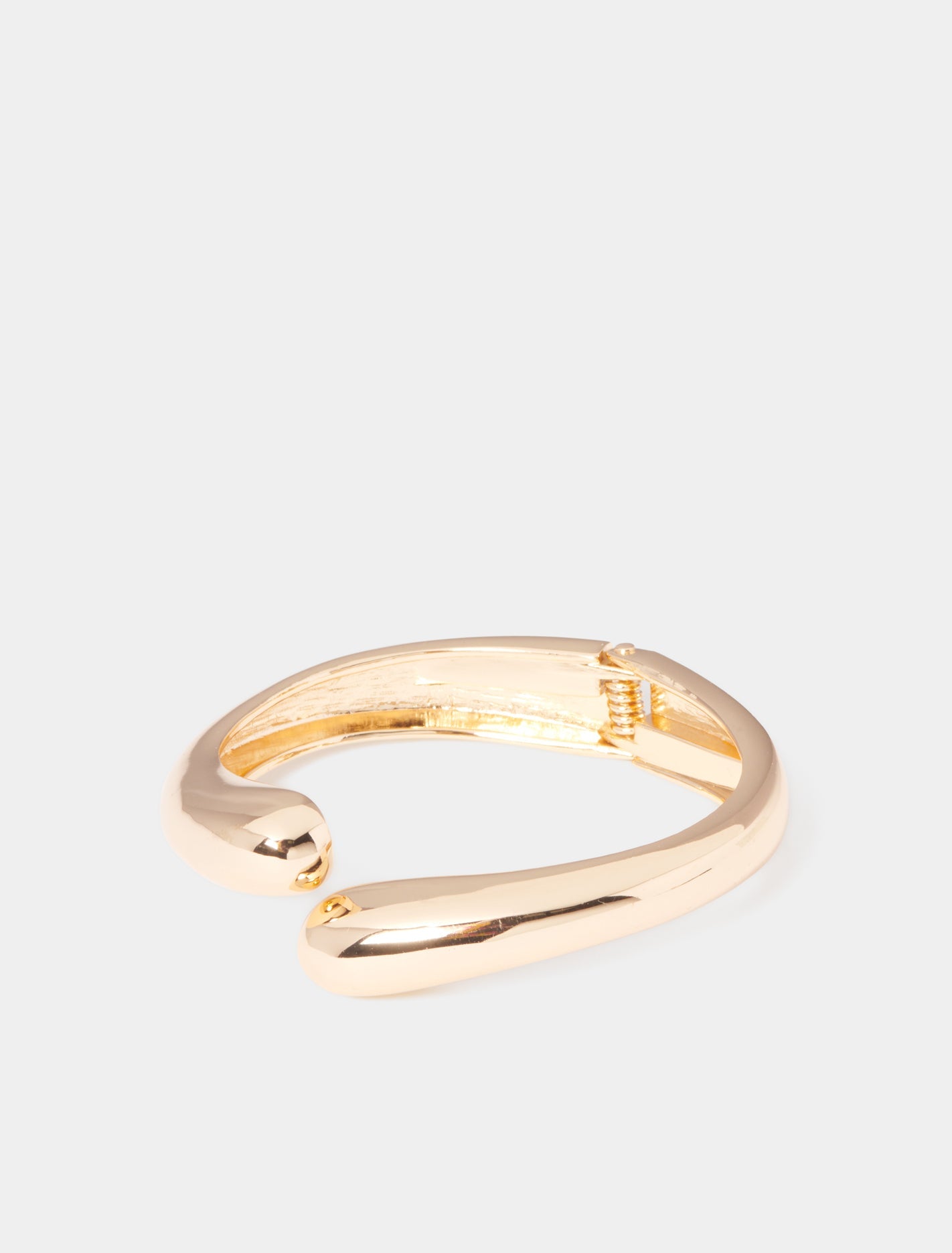Signature Lola Waterproof Loop Bangle Gold_mannequin