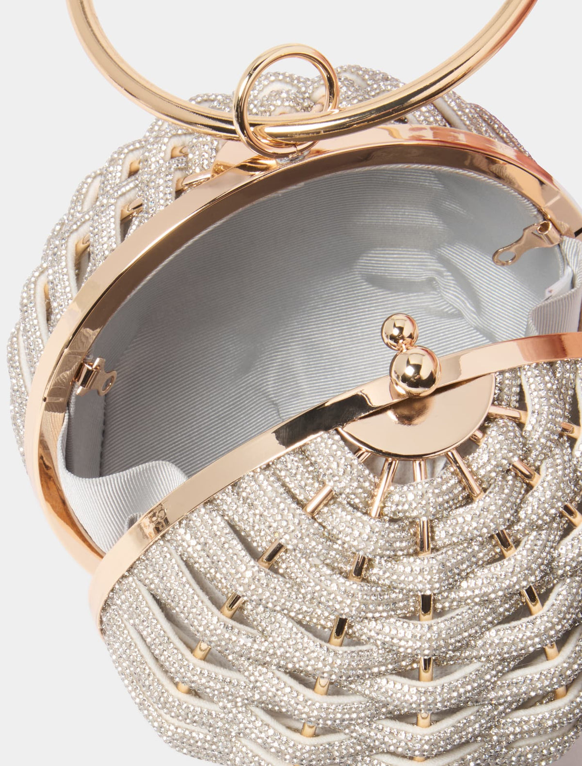 Signature Wynnie Woven Round Clutch Silver_mannequin