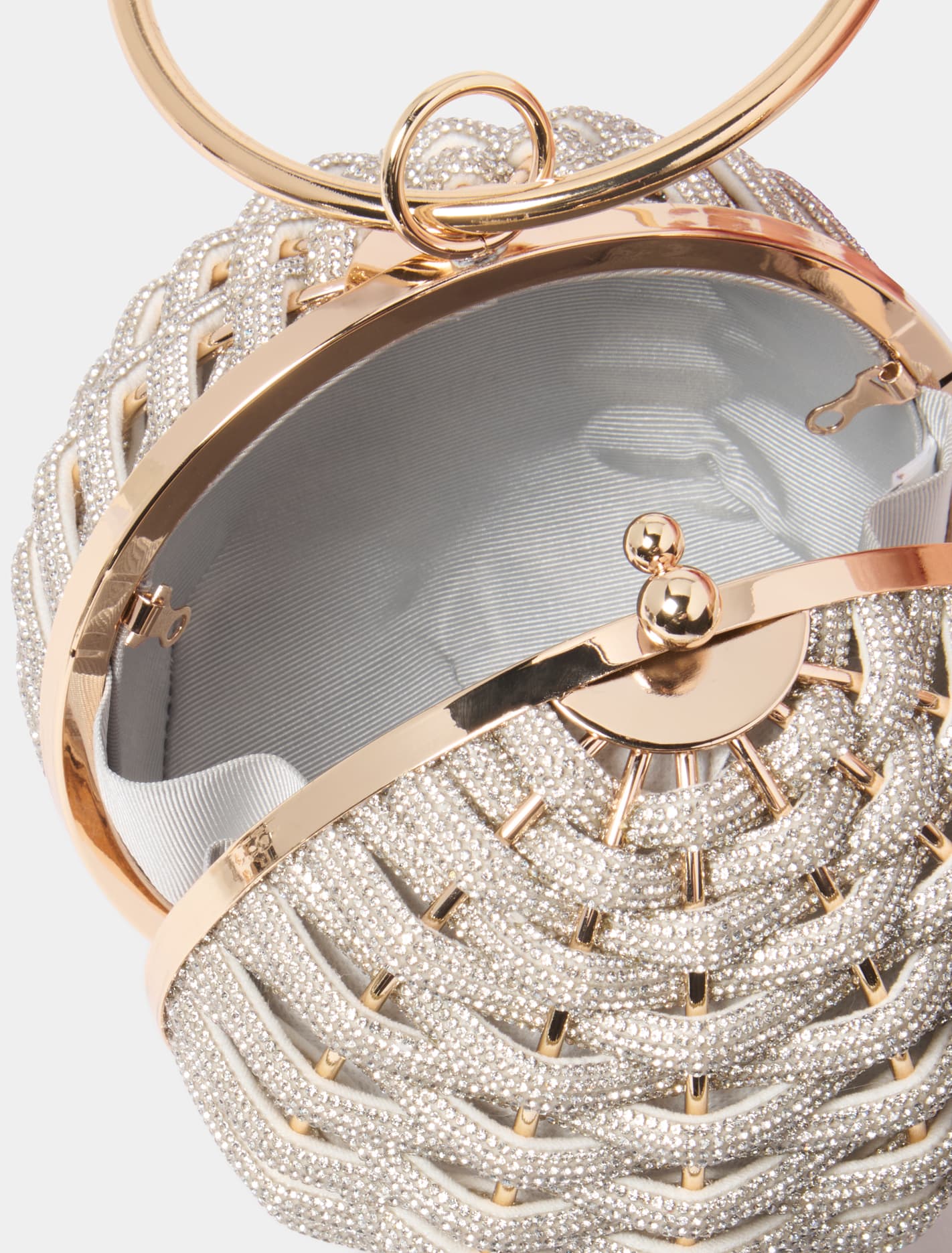 Signature Wynnie Woven Round Clutch Silver_mannequin