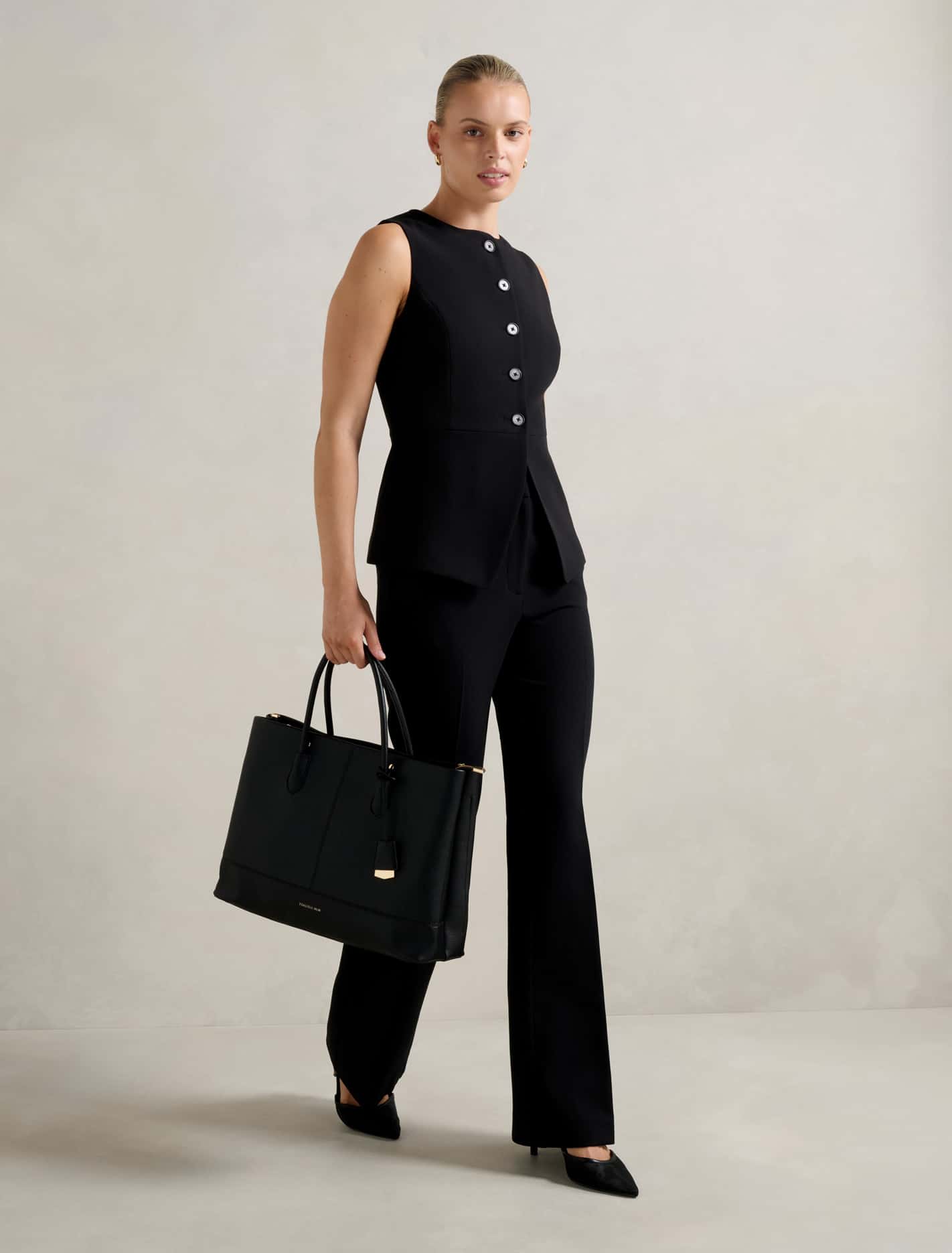 Rhea Laptop Tote Black_mannequin
