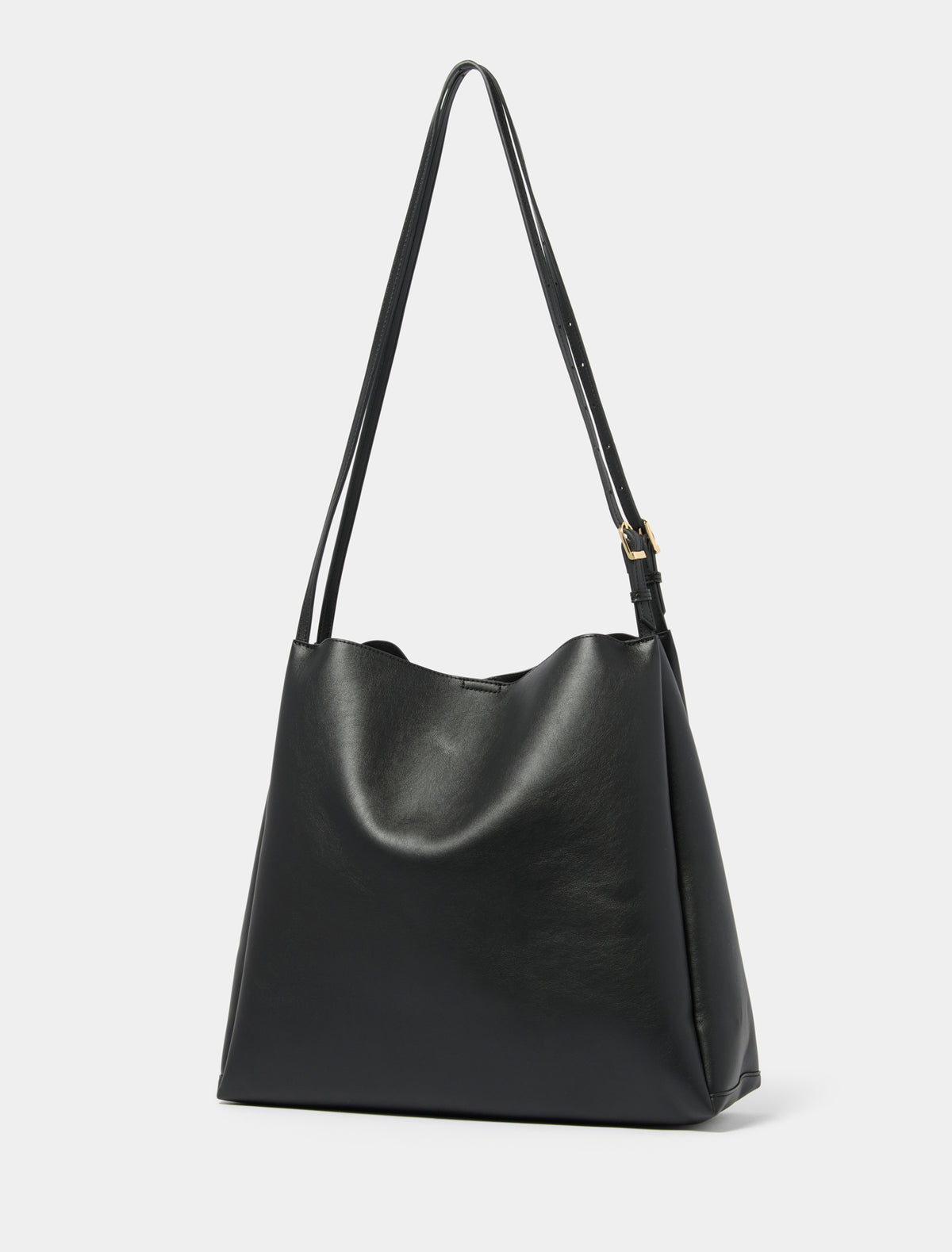 London Large Slouch Tote Black_mannequin