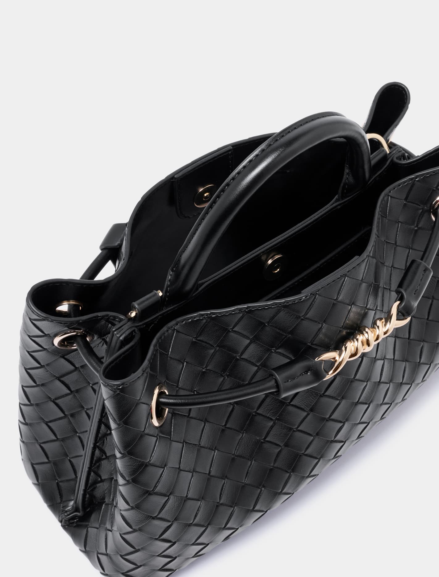 Winslow Weave East West Tote Black_mannequin