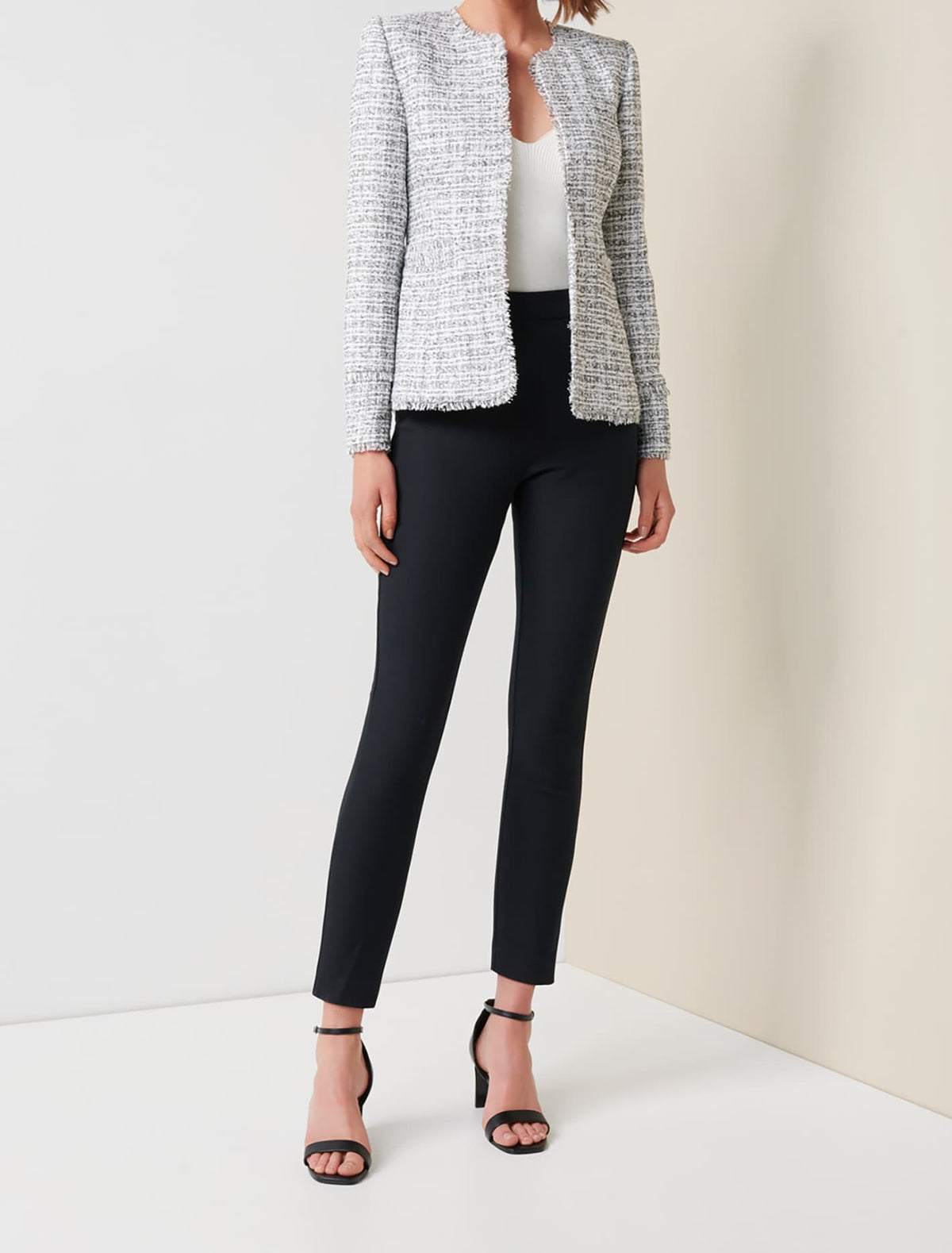 Sandy boucle Black and Porcelain