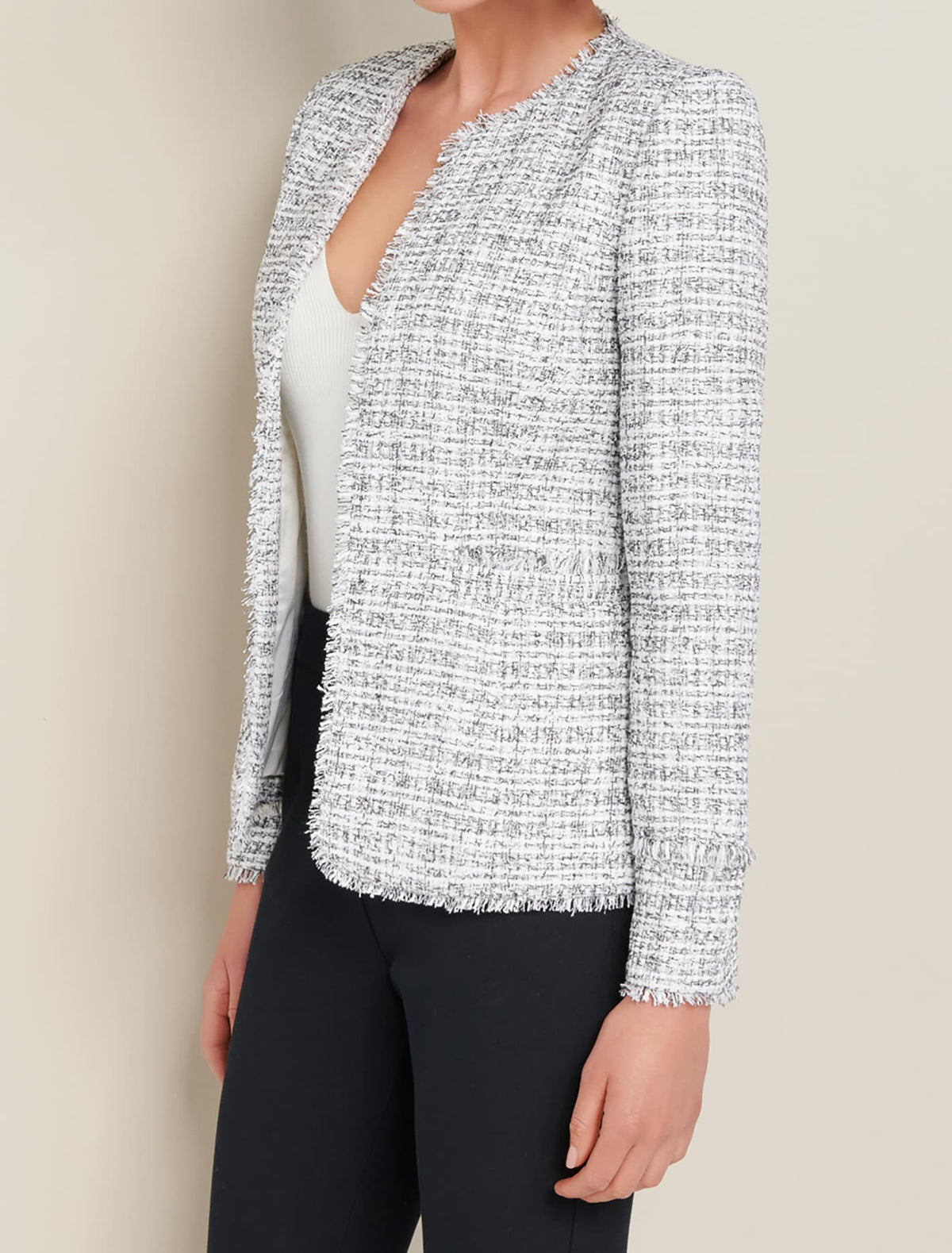 Sandy boucle Black and Porcelain