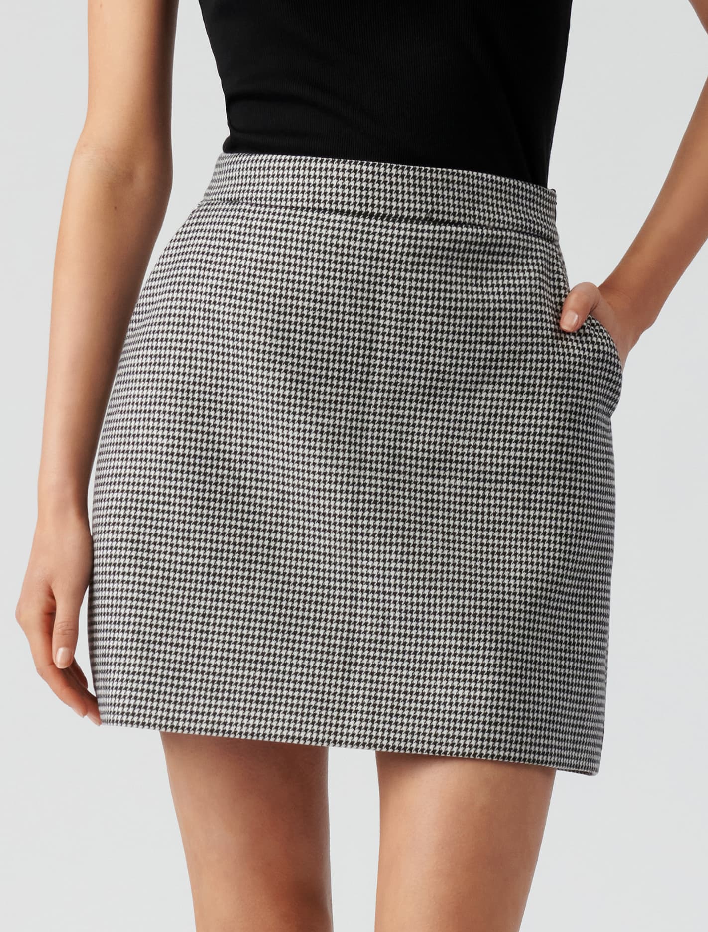 Noelle Houndstooth Mini Skirt Black & White