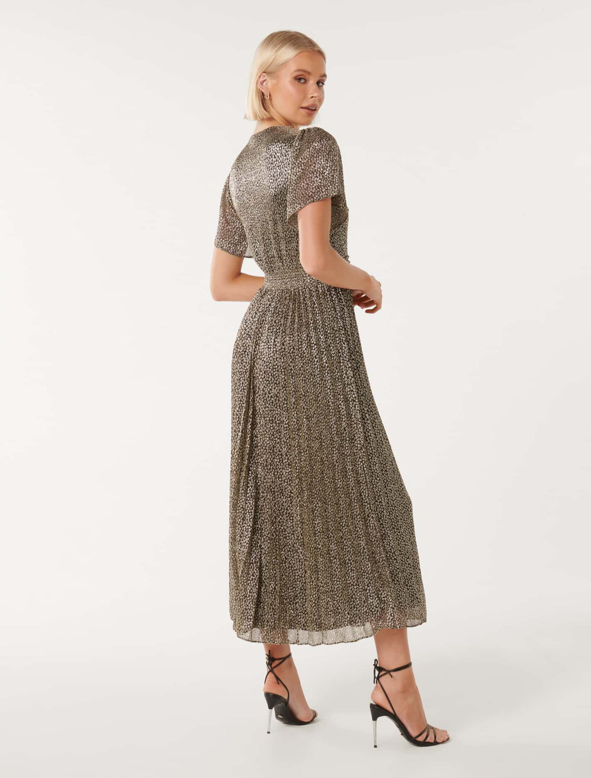 Short Sleeve Plisse Midi - Fabric booking Black & Gold