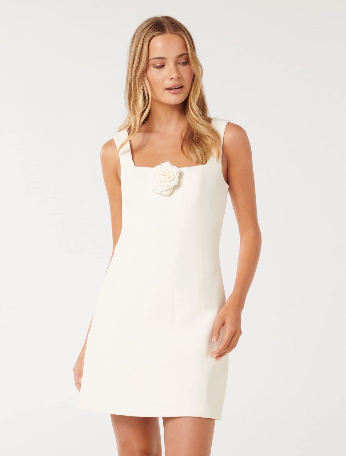 Kate Structured Rosette Mini Porcelain