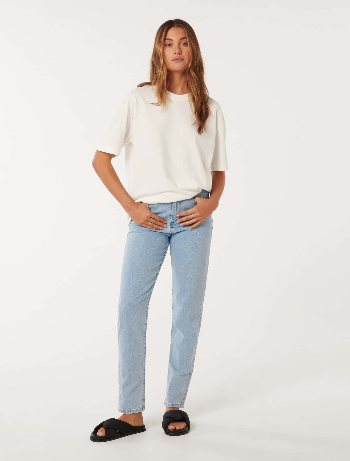 Alyssa Slim Straight Jean Light Wash
