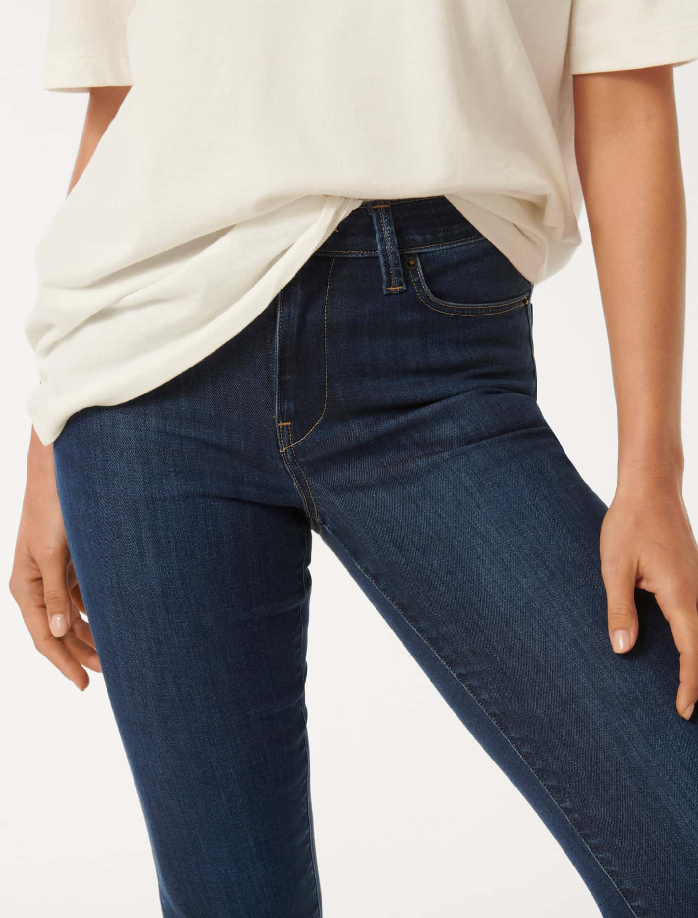 Fran Straight Leg Crop Mid Wash