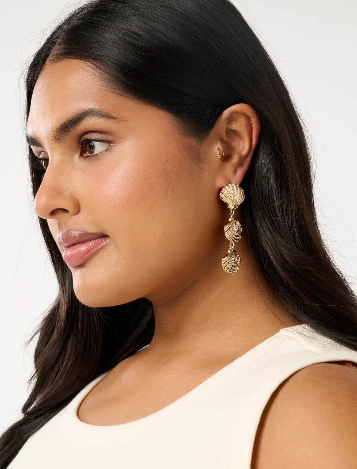 Signature Marcella Shell Earrings Gold
