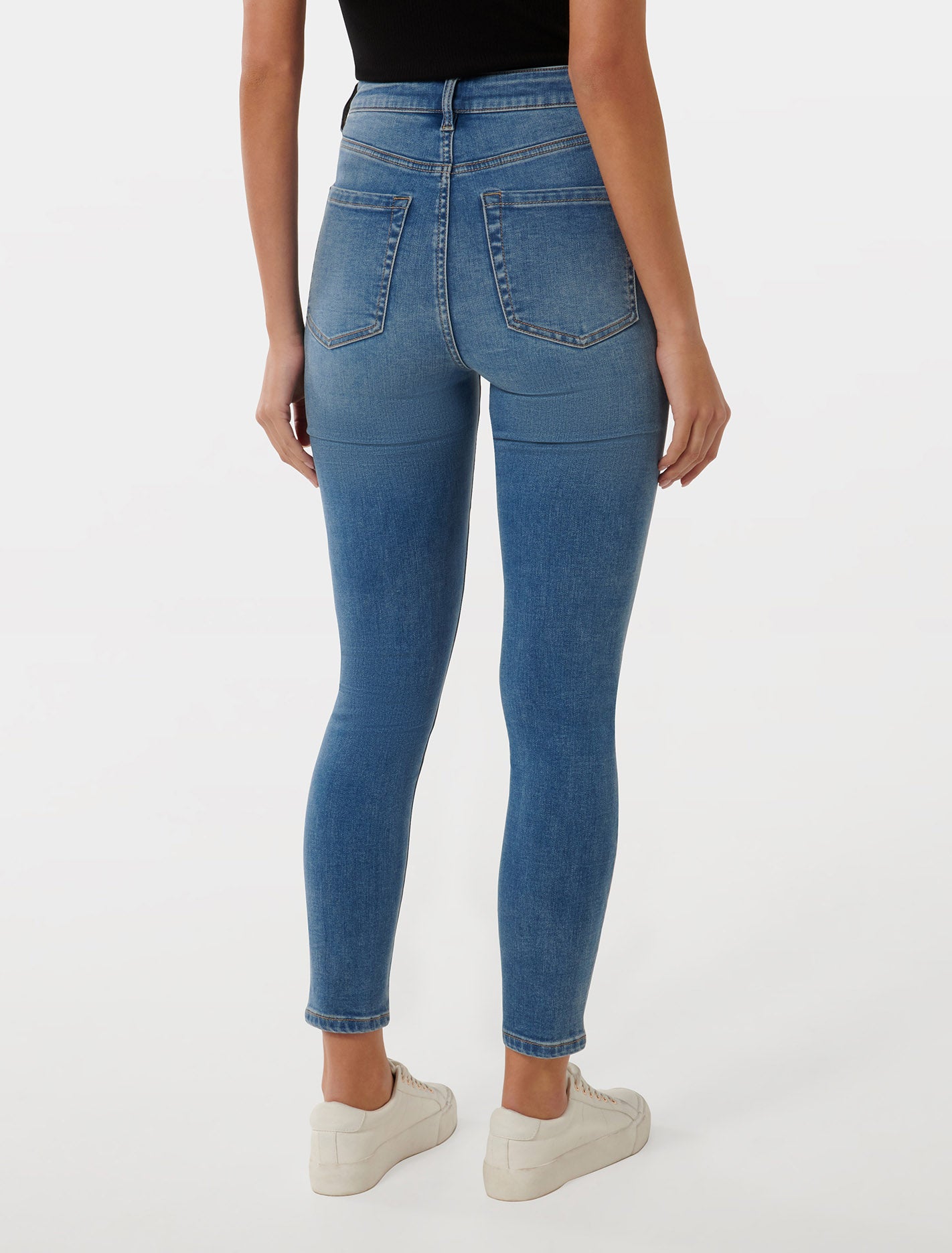 Bella Sculpting Skinny-Leg Jeans